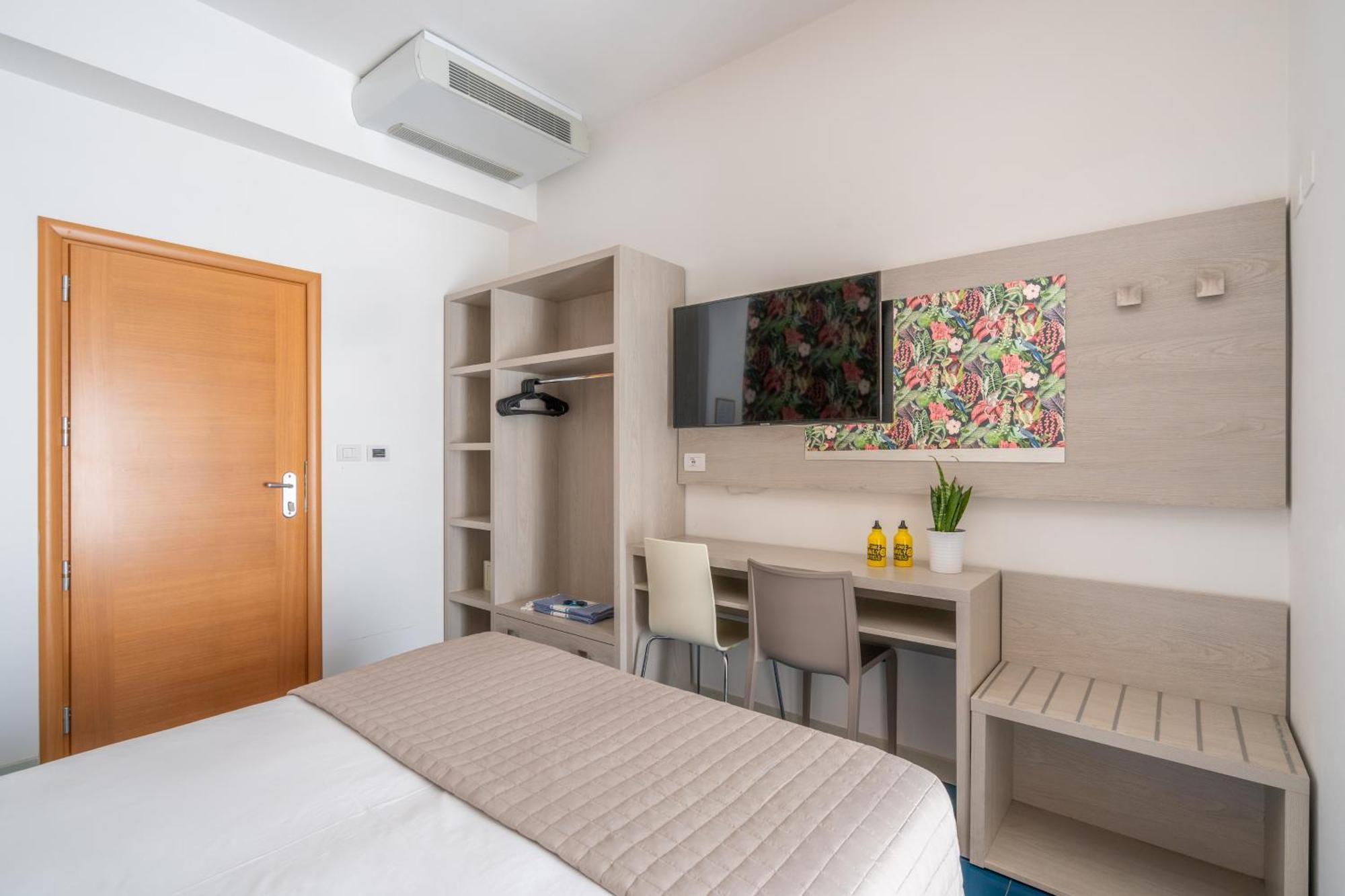 Lotus Hotel All Inclusive & Spiaggia Rimini Exteriör bild