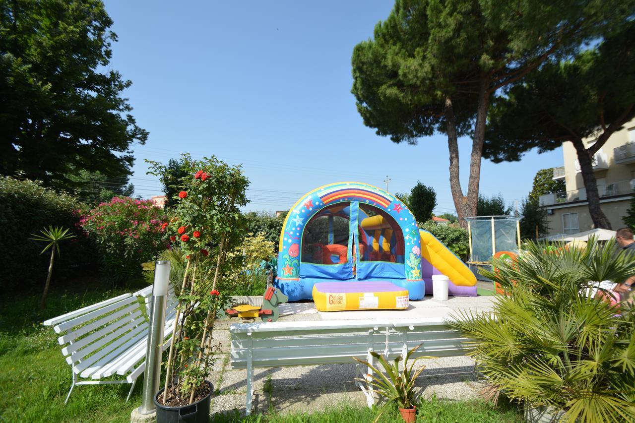 Lotus Hotel All Inclusive & Spiaggia Rimini Exteriör bild